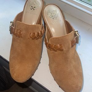 New with box Vince Camuto clog. Size 10 but fits like a 9 1/2